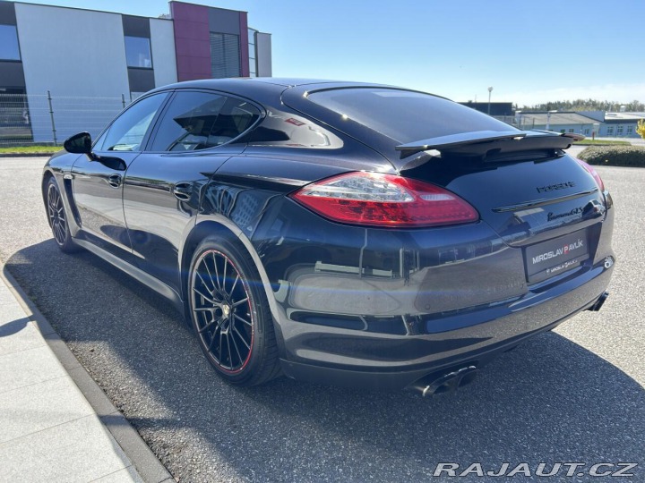 Porsche Panamera GTS 2012