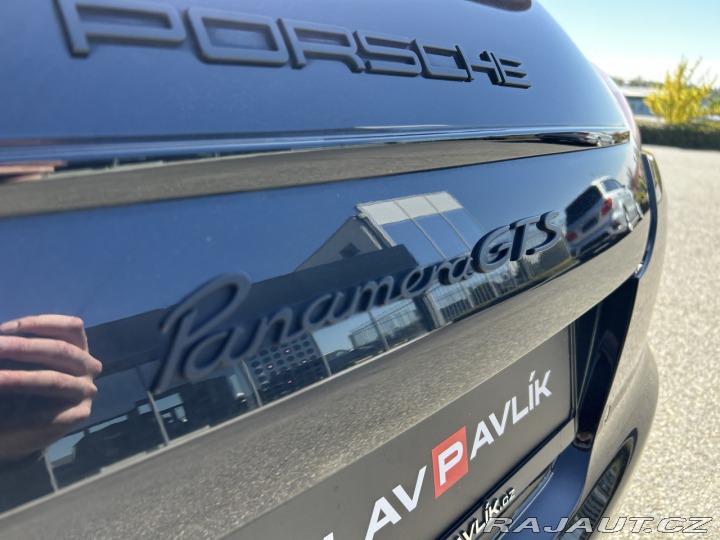 Porsche Panamera GTS 2012