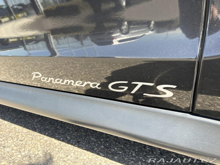 Porsche Panamera GTS 2012