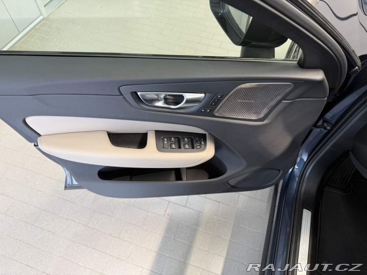 Volvo XC60 B5 2.0L 250+14 HP AT8 FWD 2026