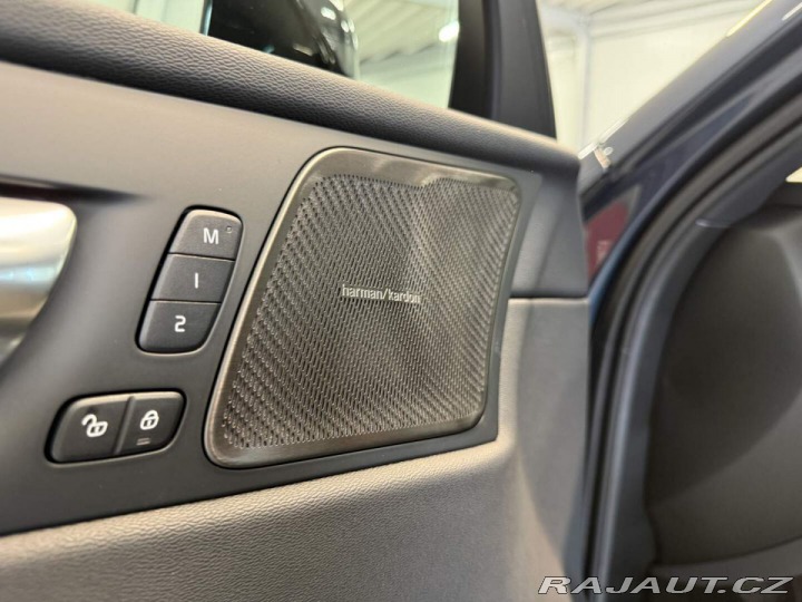 Volvo XC60 B5 2.0L 250+14 HP AT8 FWD 2026