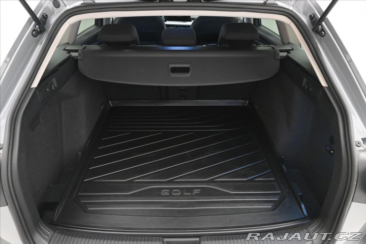 Volkswagen Golf 1,5 eTSI 96kW DSG Life Bu 2023