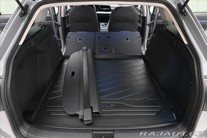 Volkswagen Golf 1,5 eTSI 96kW DSG Life Bu 2023