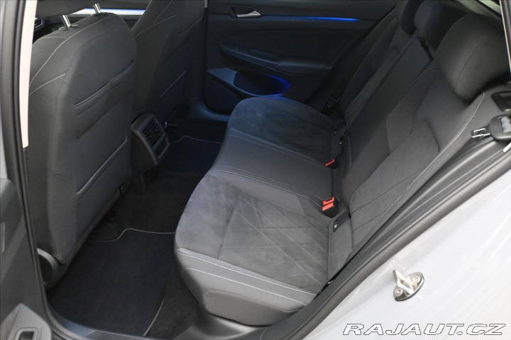 Volkswagen Golf 1,5 eTSI 96kW DSG Life Bu 2023