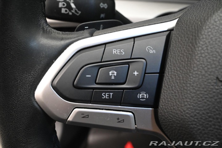 Volkswagen Golf 1,5 eTSI 96kW DSG Life Bu 2023