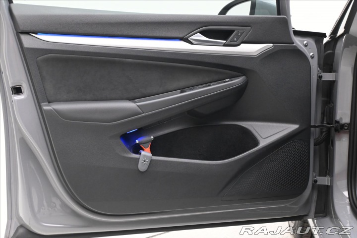 Volkswagen Golf 1,5 eTSI 96kW DSG Life Bu 2023