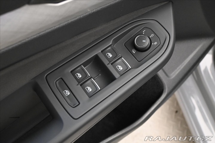 Volkswagen Golf 1,5 eTSI 96kW DSG Life Bu 2023