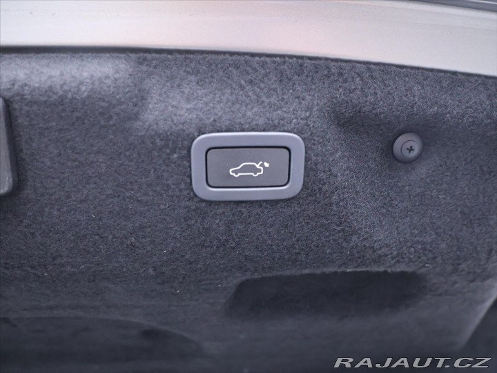 Jaguar XE 2,0 P300 221kW R-Dynamic 2020