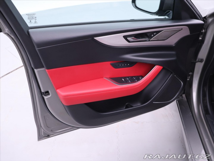 Jaguar XE 2,0 P300 221kW R-Dynamic 2020