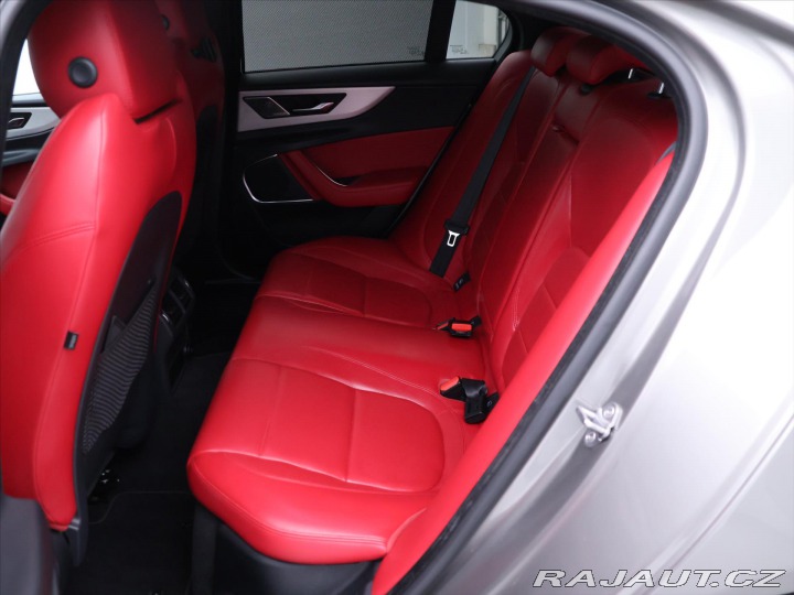 Jaguar XE 2,0 P300 221kW R-Dynamic 2020