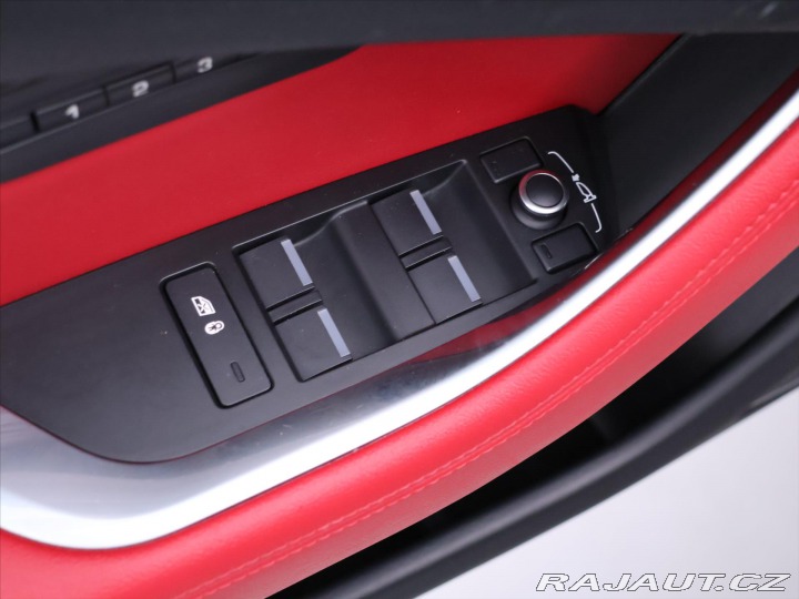 Jaguar XE 2,0 P300 221kW R-Dynamic 2020