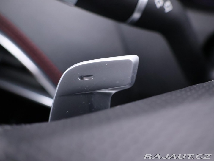 Jaguar XE 2,0 P300 221kW R-Dynamic 2020