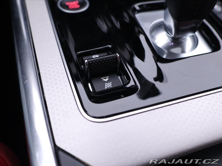 Jaguar XE 2,0 P300 221kW R-Dynamic 2020