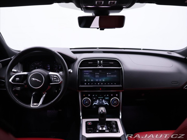 Jaguar XE 2,0 P300 221kW R-Dynamic 2020