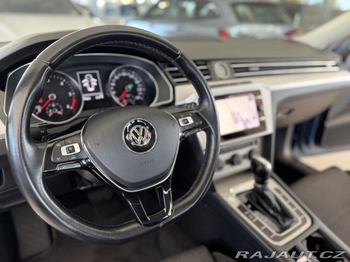 Volkswagen Passat 2,0TDI DSG*Webasto*Masáž* 2018