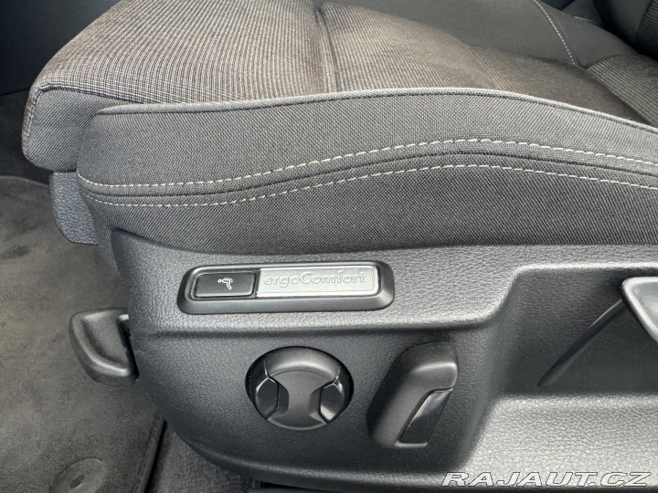 Volkswagen Passat 2,0TDI DSG*Webasto*Masáž* 2018