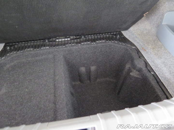 BMW 3 318i,klima,senzory,navi 2008