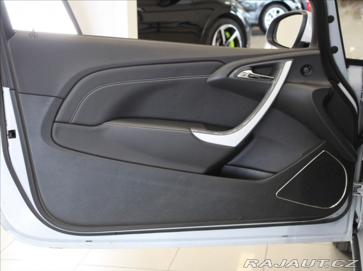 Opel Astra 1,6 Turbo 132kW GTC 2xSad 2012