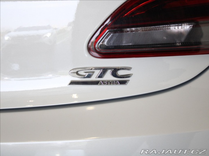 Opel Astra 1,6 Turbo 132kW GTC 2xSad 2012