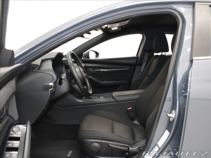 Mazda 3 2,0 G122 AT Bezklíč 1.maj 2019