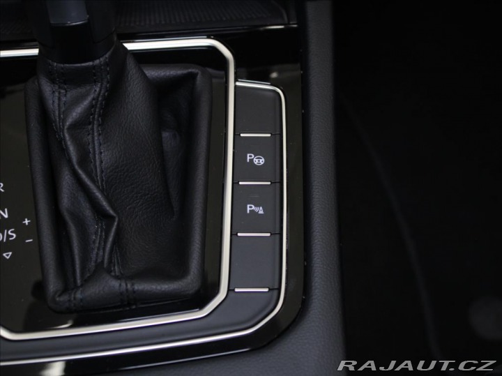 Volkswagen Passat 2,0 TDi DSG Elegance 53tk 2023