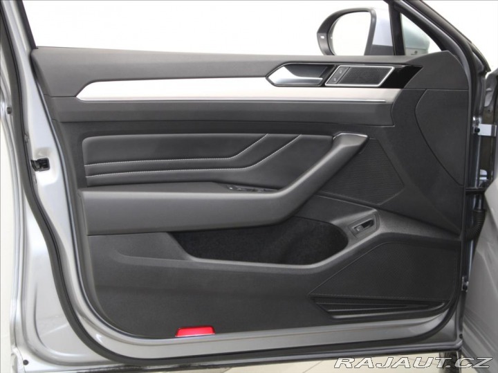 Volkswagen Passat 2,0 TDi DSG Elegance 53tk 2023