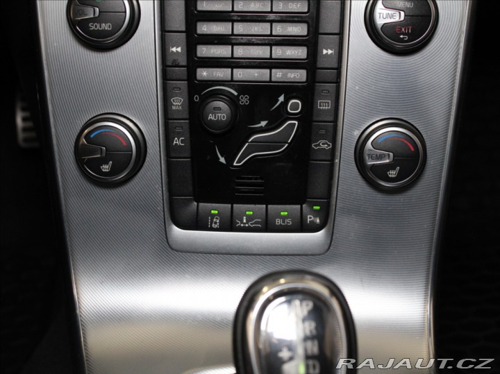 Volvo V60 2,4 D4 AWD R-Desing Výpro 2012