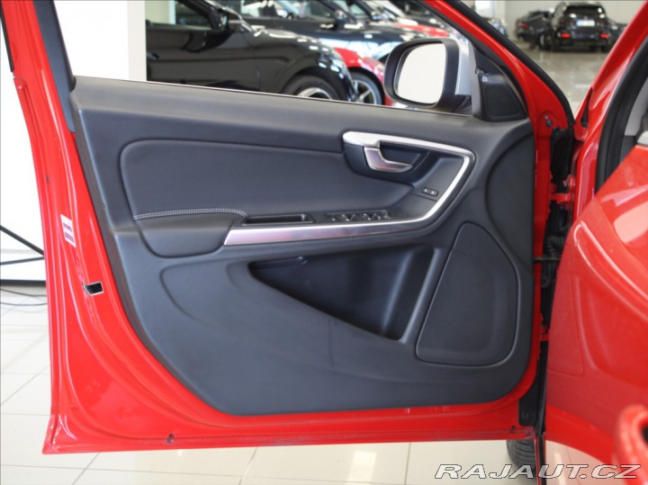 Volvo V60 2,4 D4 AWD R-Desing Výpro 2012