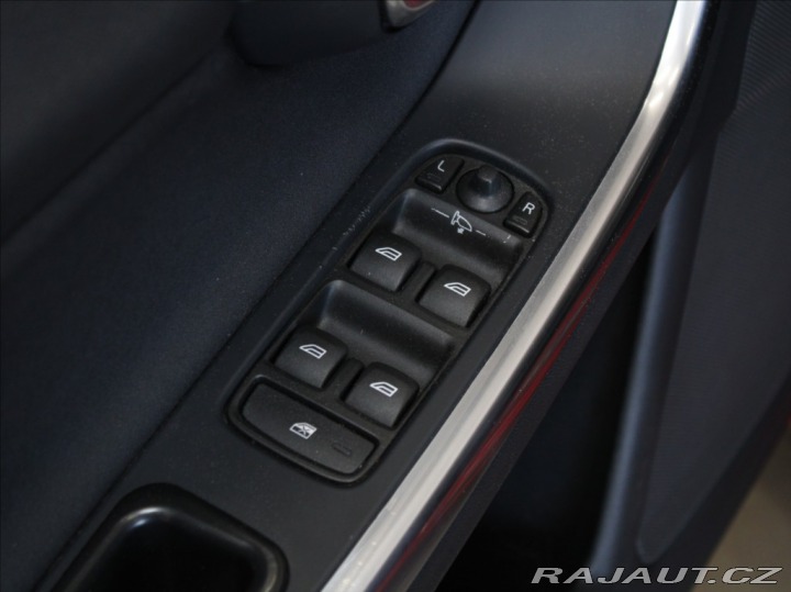 Volvo V60 2,4 D4 AWD R-Desing Výpro 2012