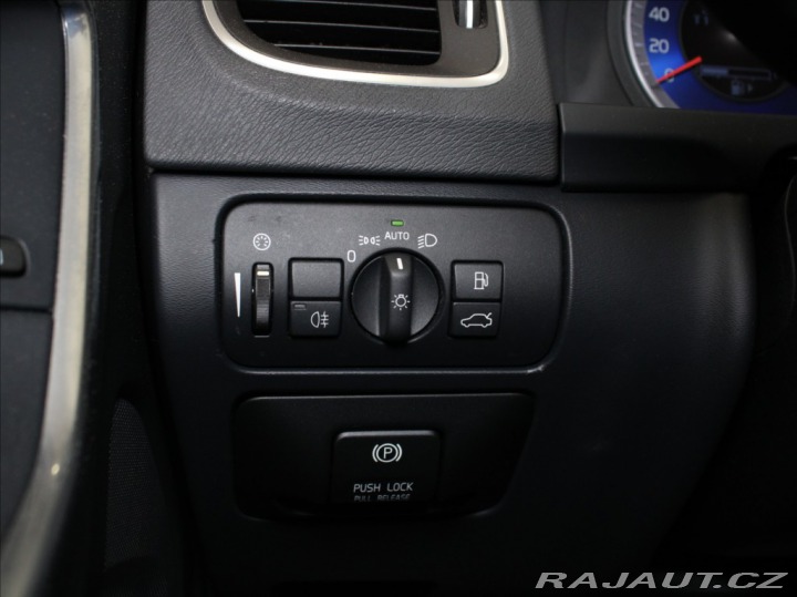 Volvo V60 2,4 D4 AWD R-Desing Výpro 2012