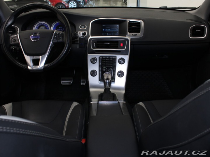 Volvo V60 2,4 D4 AWD R-Desing Výpro 2012