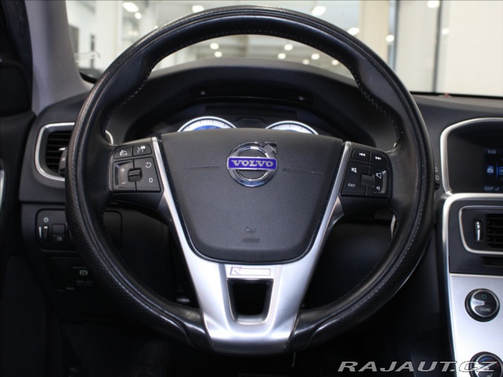Volvo V60 2,4 D4 AWD R-Desing Výpro 2012