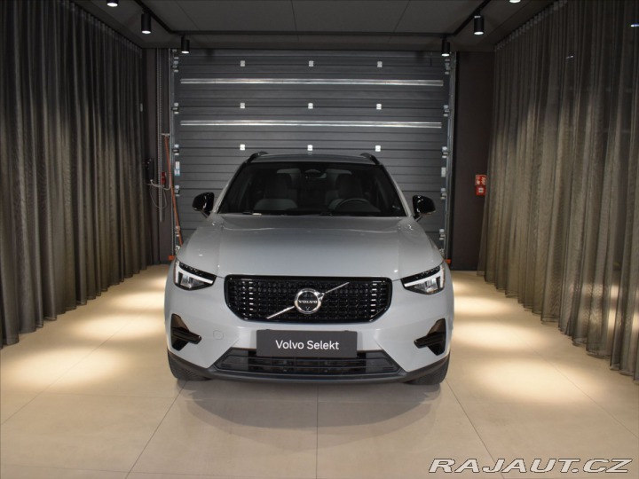 Volvo XC40 2,0 B3 Plus Dark Bezklíč 2023