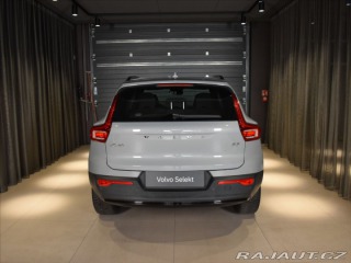 Volvo XC40 2,0 B3 Plus Dark Bezklíč 2023