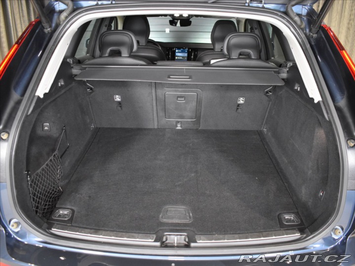 Volvo XC60 2,0 B4 AWD Momentum Bezkl 2021
