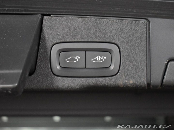 Volvo XC60 2,0 B4 AWD Momentum Bezkl 2021