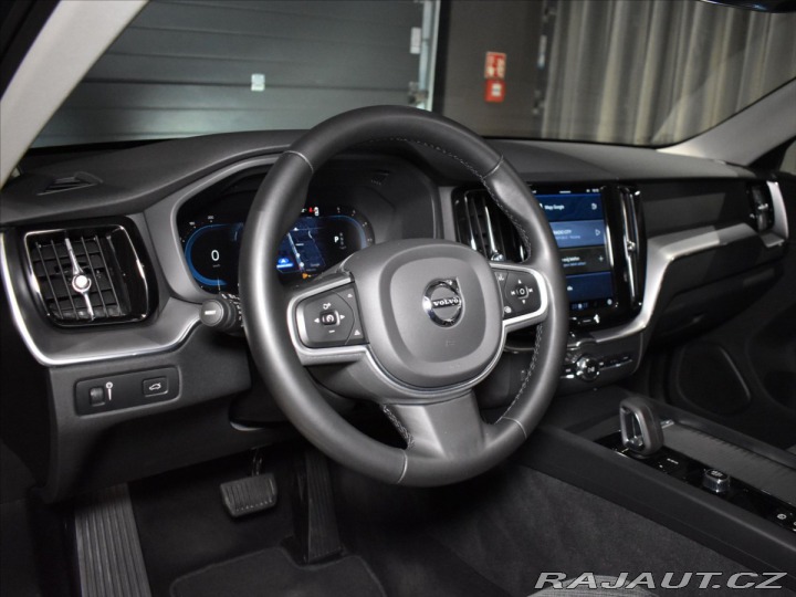 Volvo XC60 2,0 B4 AWD Momentum Bezkl 2021