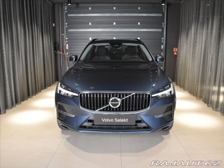 Volvo XC60 2,0 B4 AWD Momentum Bezkl 2021