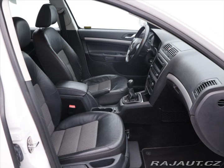 Škoda Octavia 1,6 TDI CZ Elegance+ Aut. 2011
