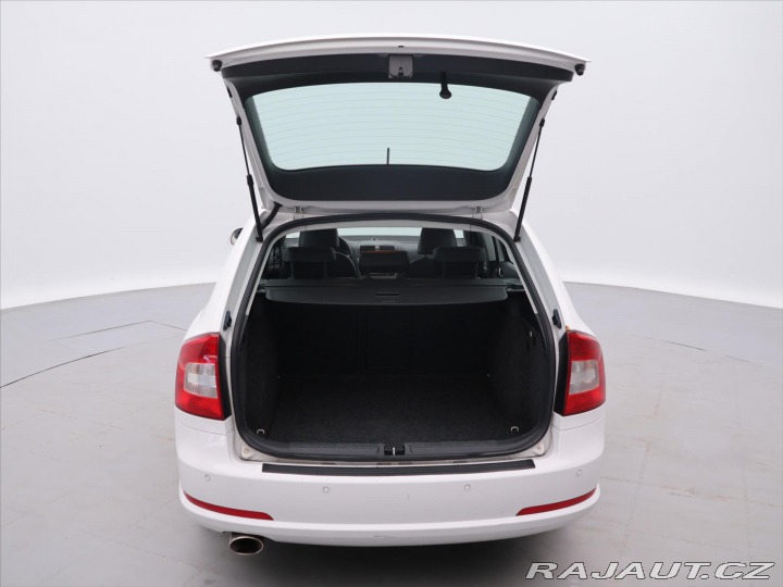 Škoda Octavia 1,6 TDI CZ Elegance+ Aut. 2011