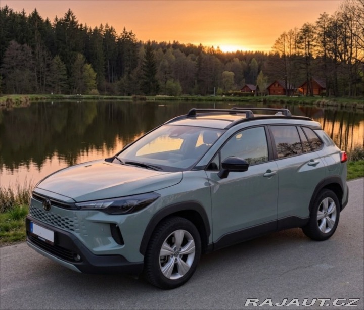 Toyota Corolla Cross 1,8   SKORO NOVÁ 2025