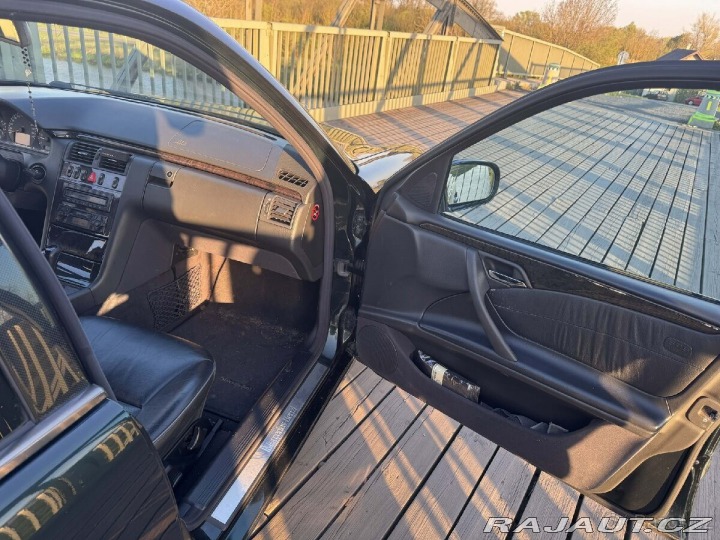 Mercedes-Benz Ostatní modely 3,2   w210 E320 2001