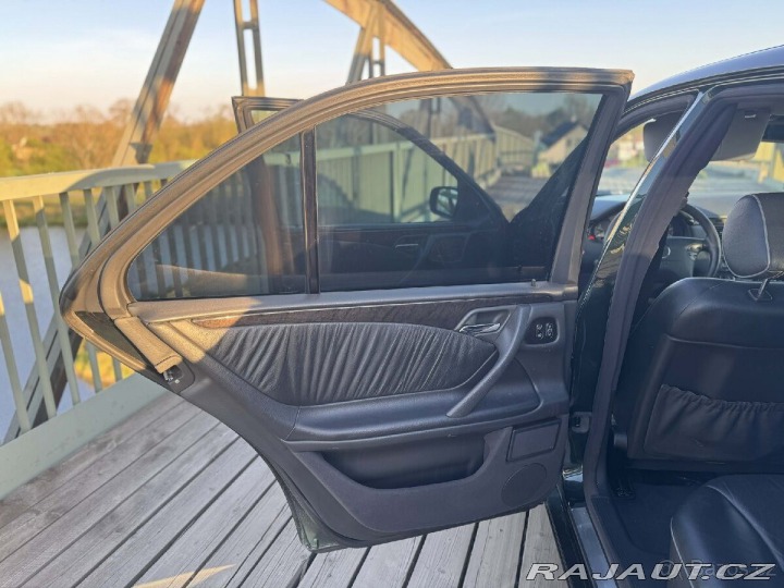 Mercedes-Benz Ostatní modely 3,2   w210 E320 2001