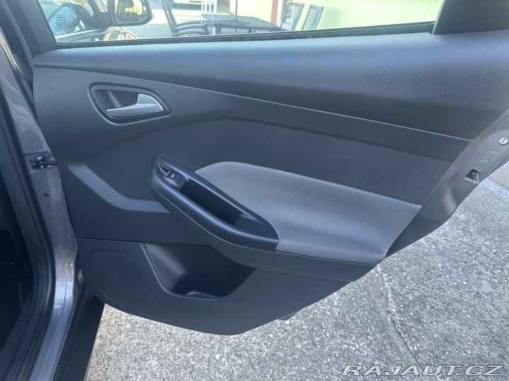 Ford Focus 1.6i 92kW/1MAJ/ESP/Top 2011