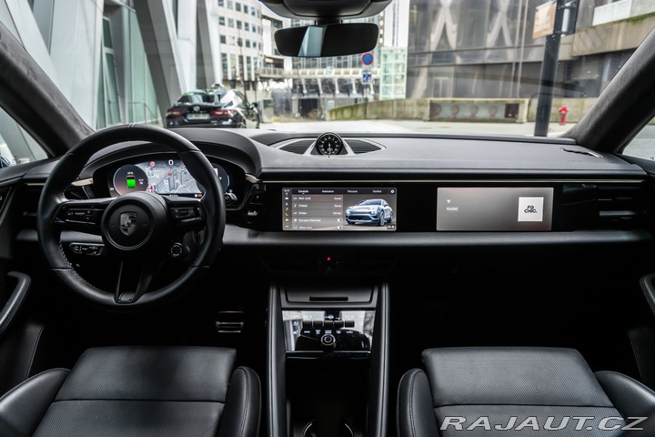 Porsche Macan Turbo Electric 2024