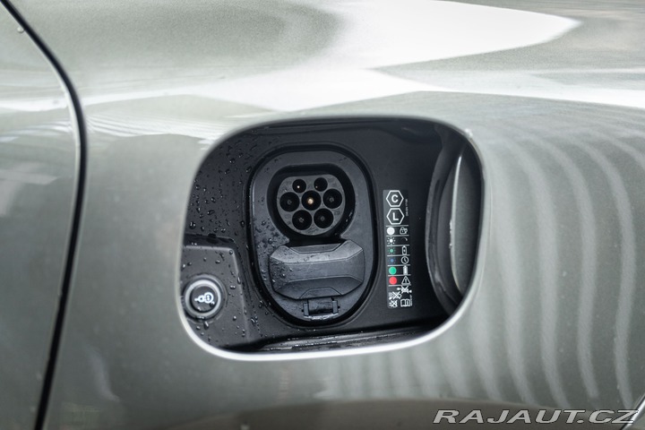 Porsche Macan Turbo Electric 2024