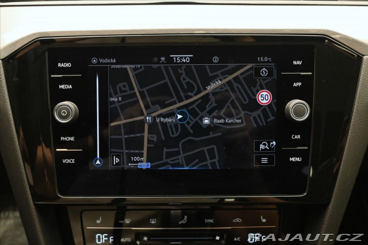 Volkswagen Passat 2,0 TDI 110 kW DSG Busine 2024