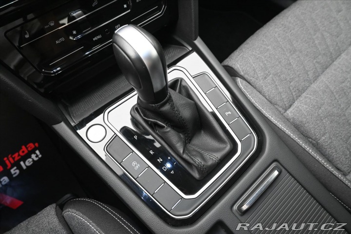 Volkswagen Passat 2,0 TDI 110 kW DSG Busine 2024