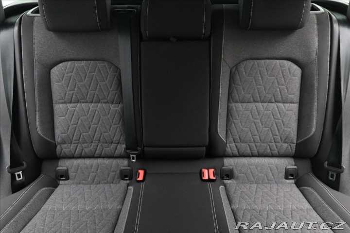 Volkswagen Passat 2,0 TDI 110 kW DSG Busine 2024