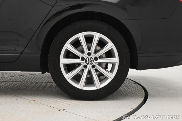 Volkswagen Passat 2,0 TDI 110 kW DSG Busine 2024